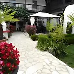 D'hotes Le Paradis Cache Отель типа 