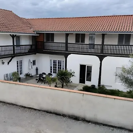 D'hotes Le Paradis Cache Отель типа 