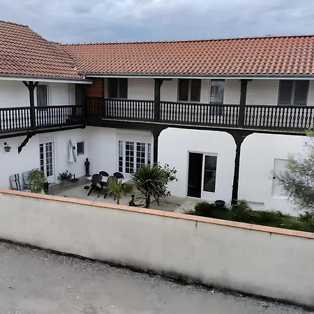 D'hôtes Le Paradis Caché Couette-café Maubourguet