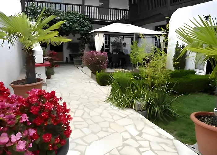 D'hôtes Le Paradis Caché Couette-café Maubourguet